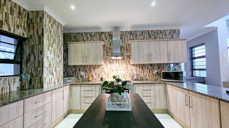 5 Bedroom Property for Sale in Dana Bay Western Cape